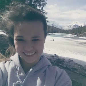 Meet your Posher, Deena